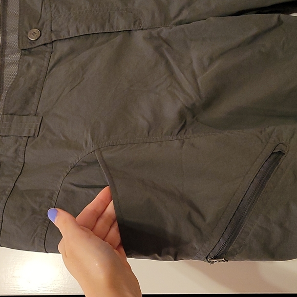 Like New Columbia Insect Blocker Green-Tint Gray Cargo Insect Blocker Pants - Picture 7 of 11